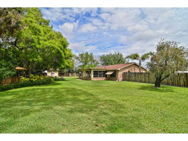 8904 Southwest Cherry Lane Stuart, FL 34997 - Photo 10 of 25 Gallery Image 10