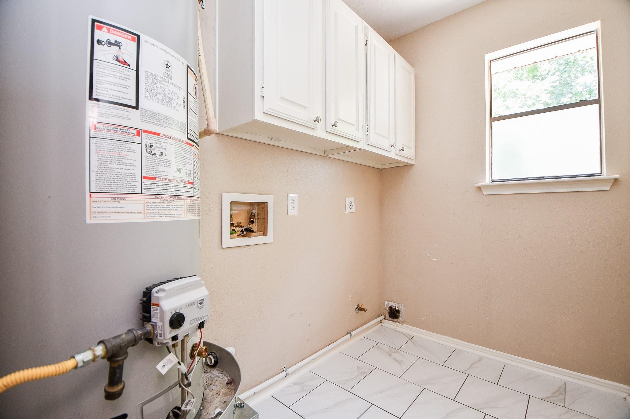 2331 Wren Meadow Road Richmond, TX 77406 - Photo 34 of 37 Spacious utility room with window for natural light and fresh air!