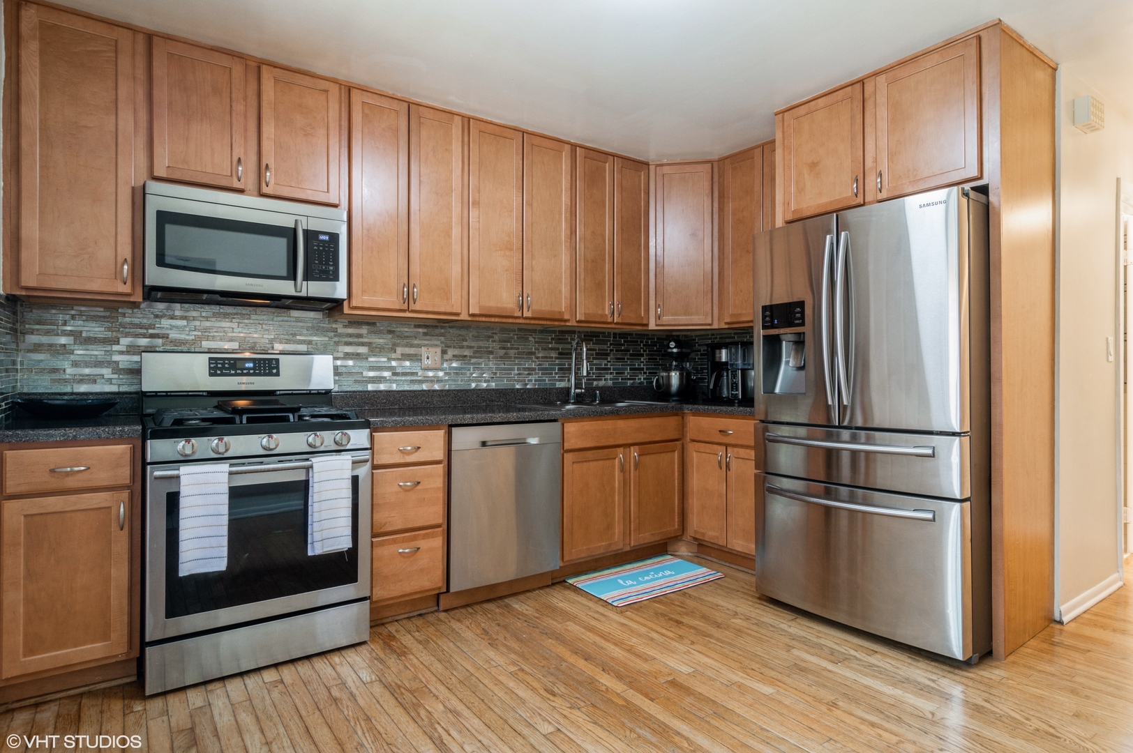 1412 West Sherwin Avenue, Unit B Chicago, IL 60626 - Photo 2 of 20