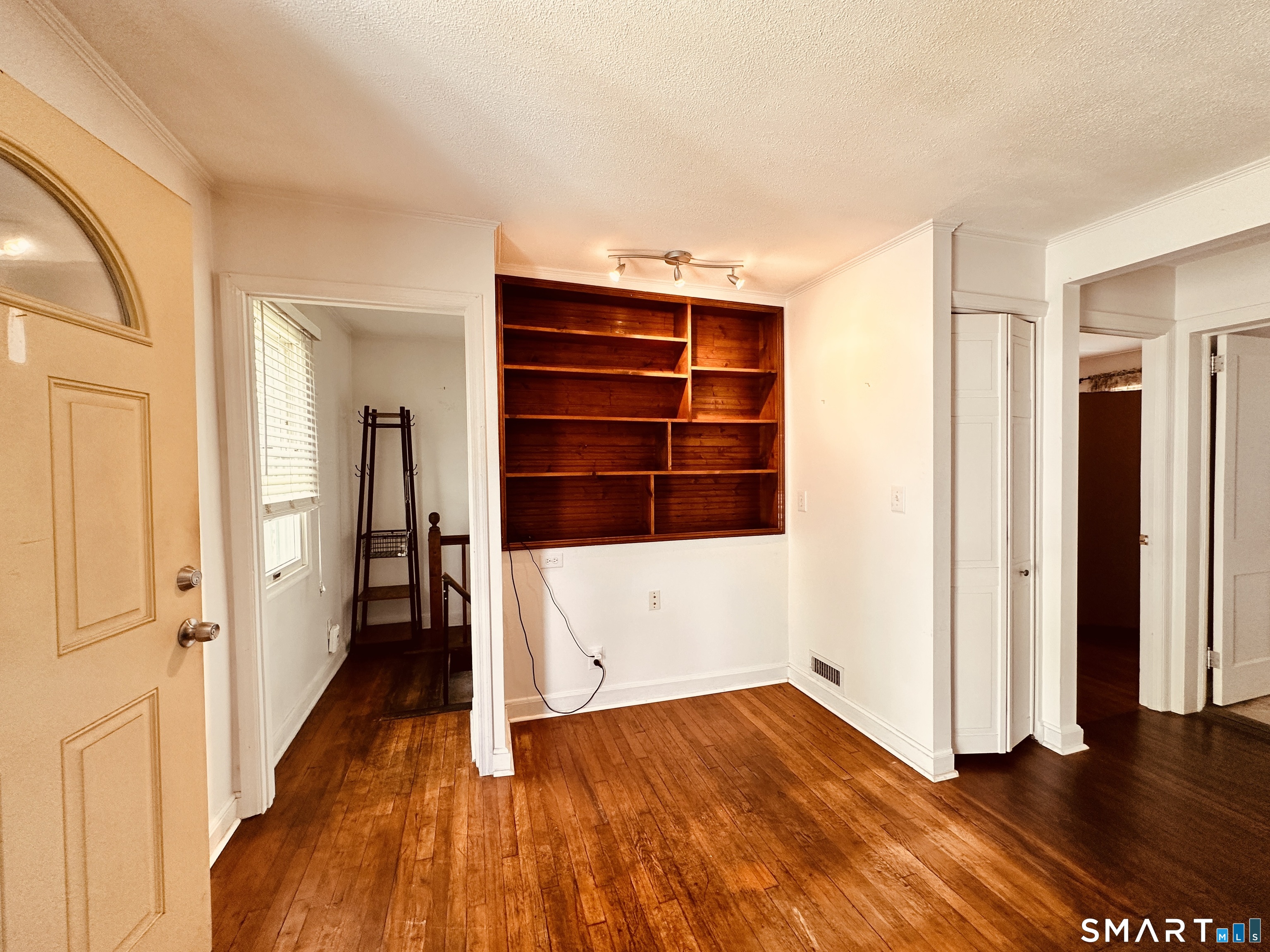 761 Jones Hill Road West Haven, CT 06516 - Photo 15 of 39