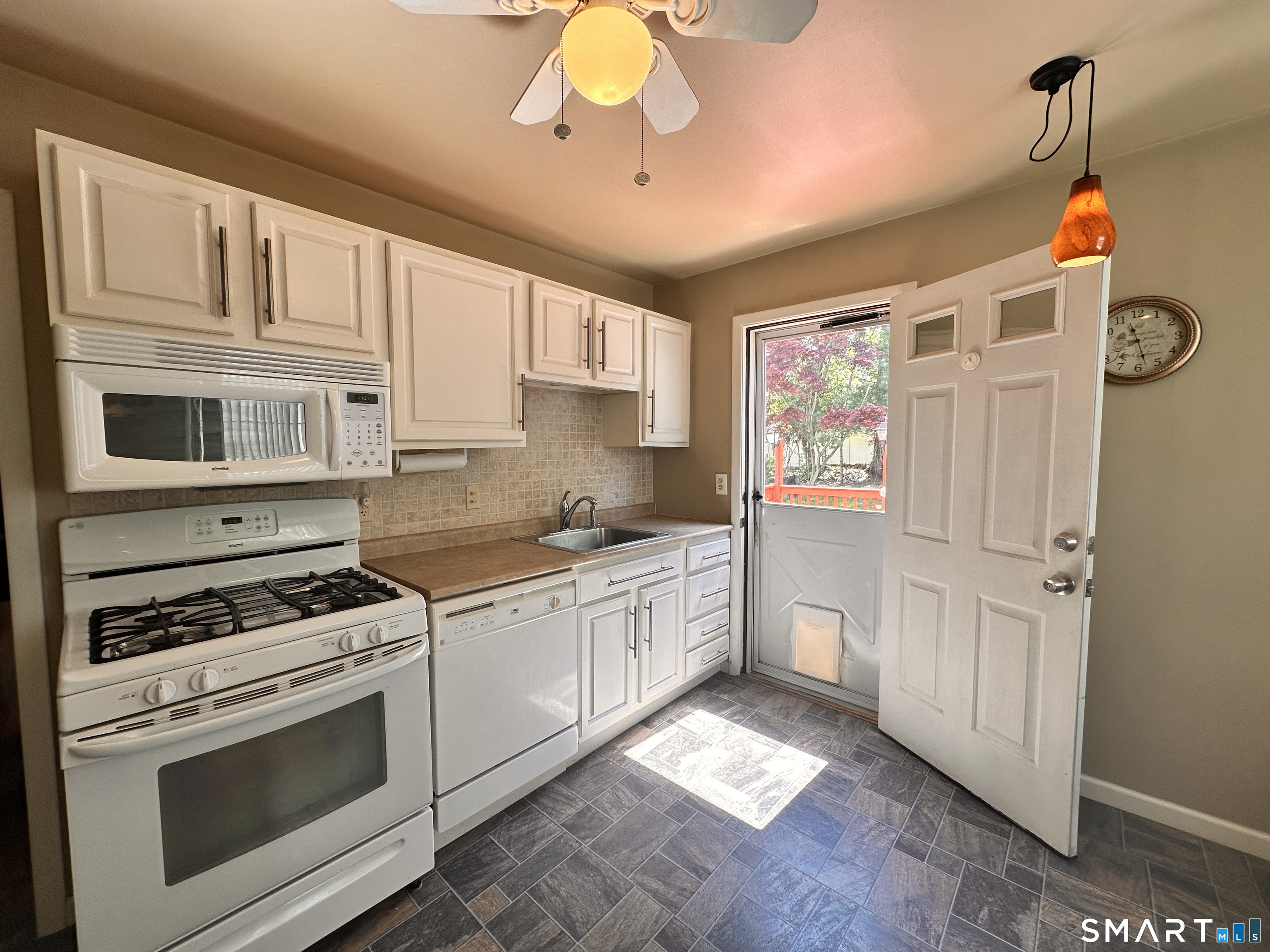 761 Jones Hill Road West Haven, CT 06516 - Photo 28 of 39