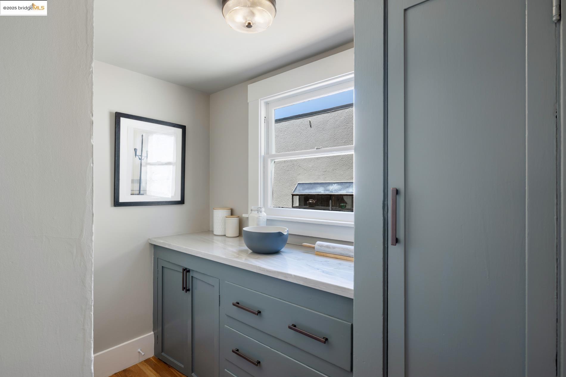 971 Santa Barbara Road Berkeley, CA 94707 - Photo 20 of 37 a bathroom with a sink and a mirror