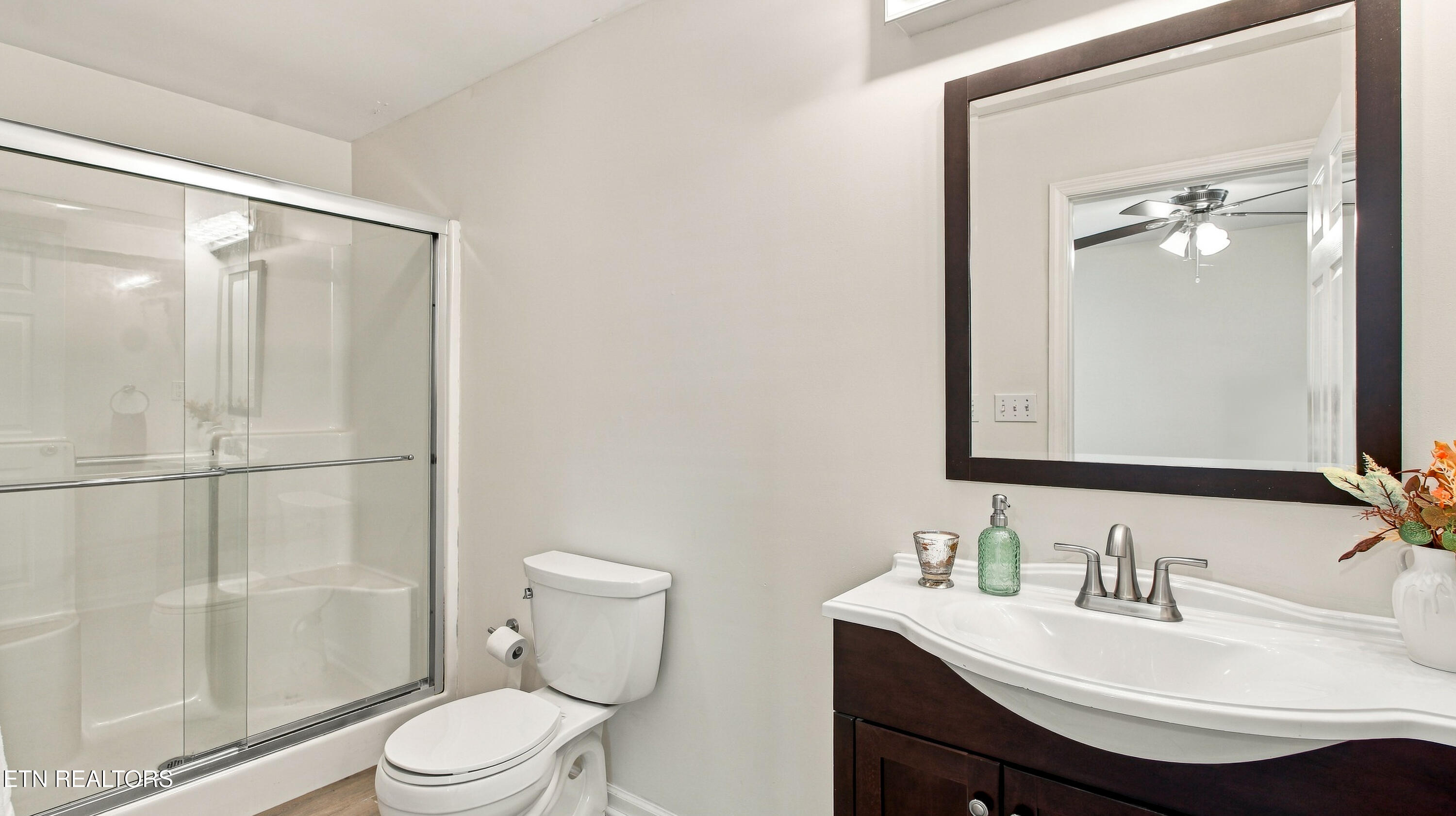 104 Alger Road Oak Ridge, TN 37830 - Photo 22 of 52 Primary Bathroom