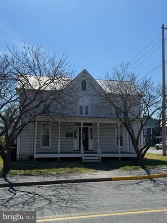 $1,100 | 310 East Queen Street, Strasburg, VA 22657