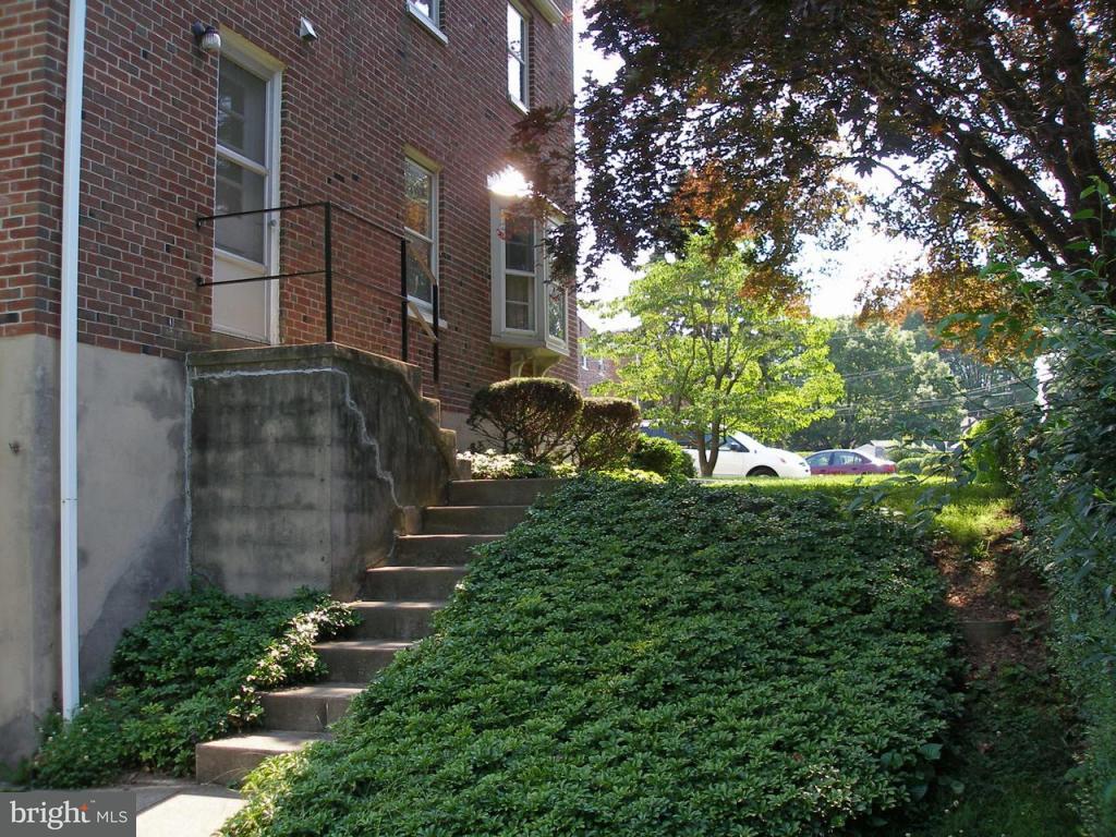 141 Riverside Avenue Lancaster, PA 17602 - Photo 2 of 9 Gallery Image 2