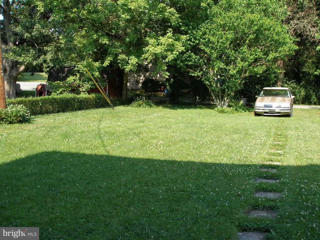 141 Riverside Avenue Lancaster, PA 17602 - Photo 4 of 9 Gallery Image 4