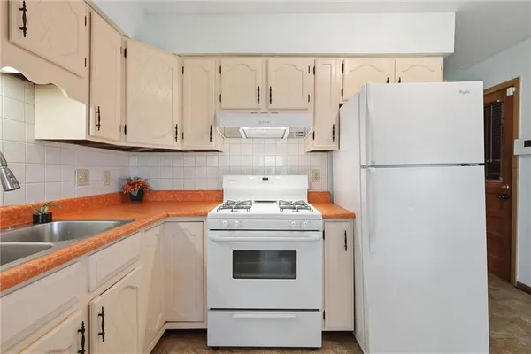 $170,000 | 2305 South Crescent Avenue, Independence, MO 64052