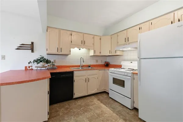 $170,000 | 2305 South Crescent Avenue, Independence, MO 64052