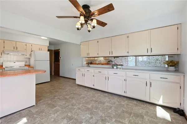 $170,000 | 2305 South Crescent Avenue, Independence, MO 64052