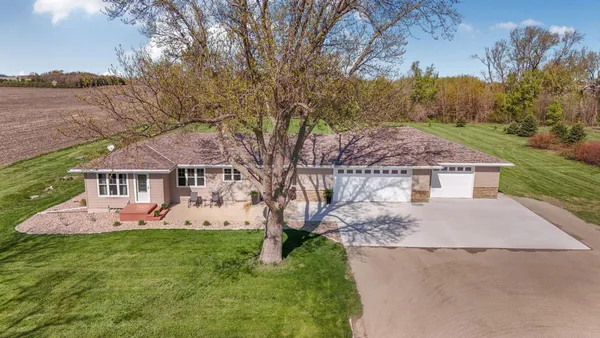 $550,000 | 79275 County Road 16, Hector, MN 55342