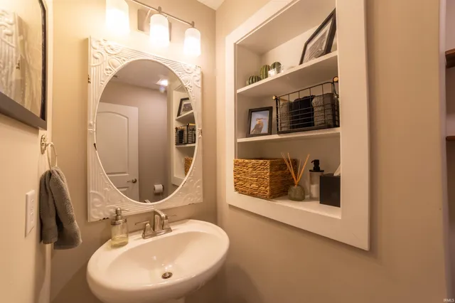 $345,000 | 5735 Brookstone Drive, Newburgh, IN 47630