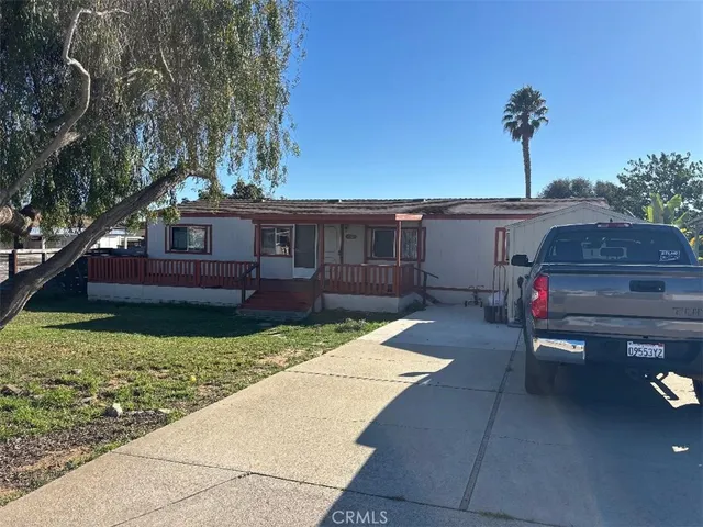 a view of a yard in front of a house