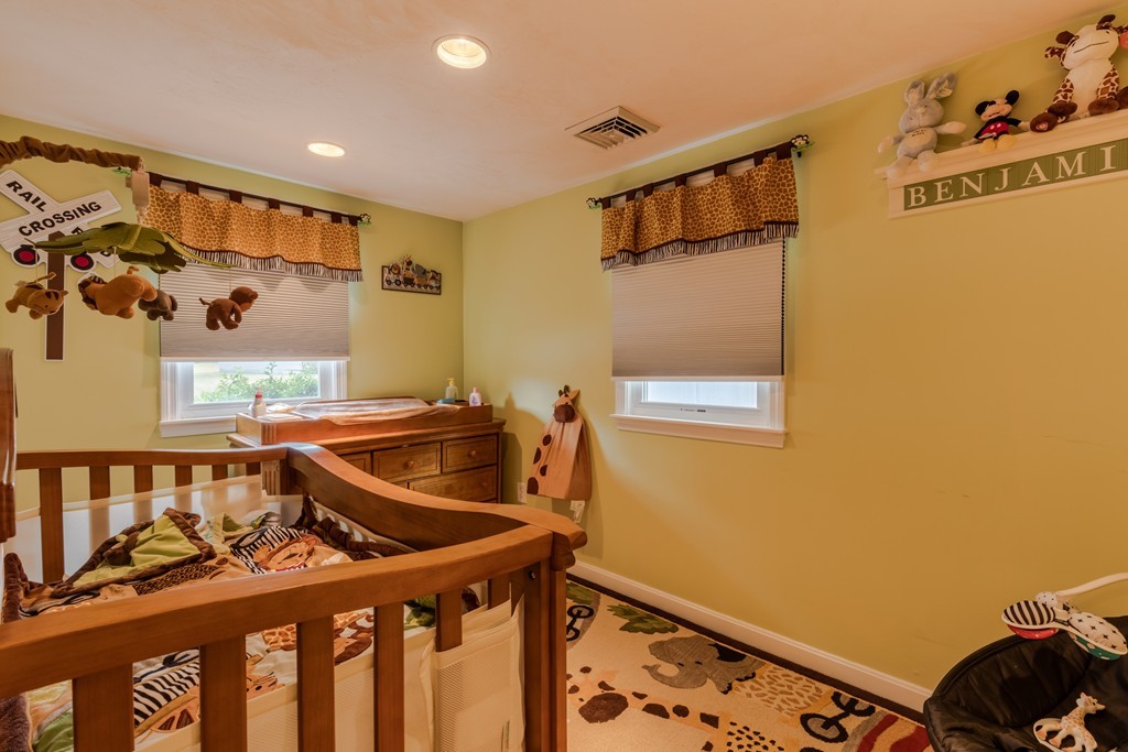 51 Elizabeth Road Billerica, MA 01821 - Photo 11 of 16