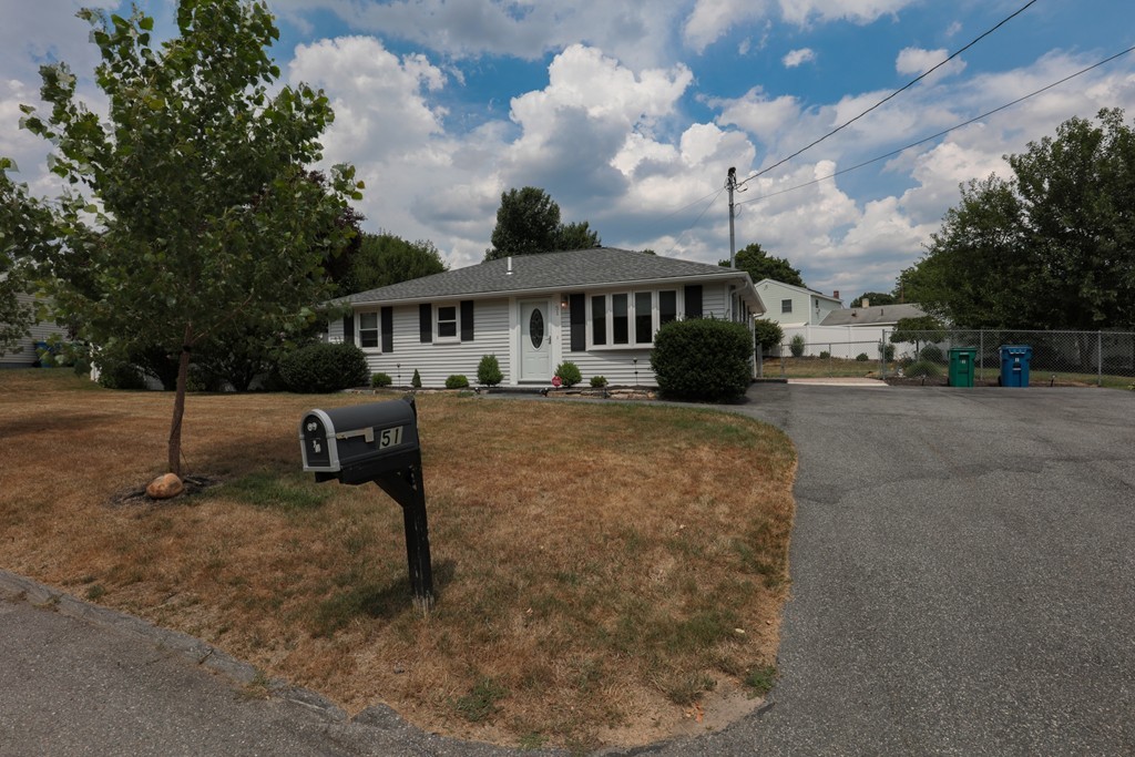 51 Elizabeth Road Billerica, MA 01821 - Photo 3 of 16