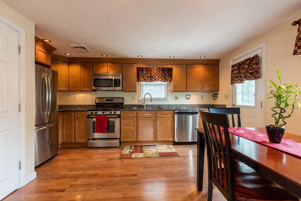 51 Elizabeth Road Billerica, MA 01821 - Photo 4 of 16