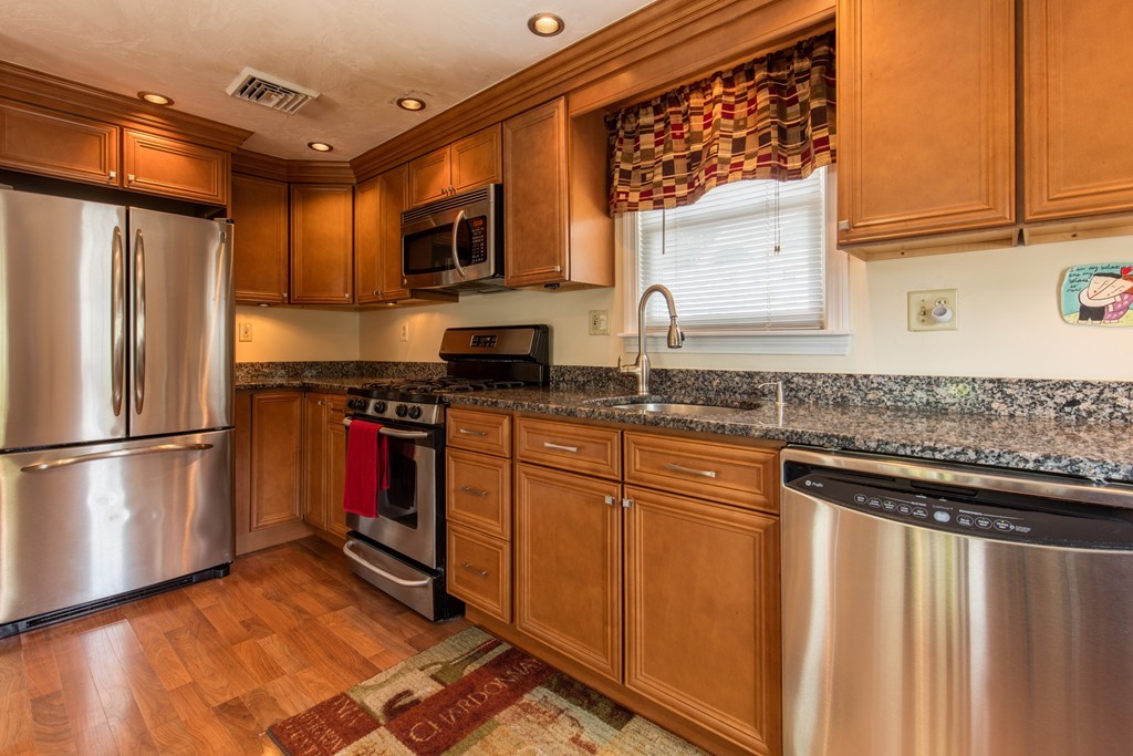 51 Elizabeth Road Billerica, MA 01821 - Photo 5 of 16