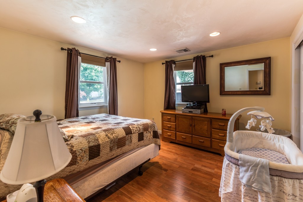 51 Elizabeth Road Billerica, MA 01821 - Photo 10 of 16