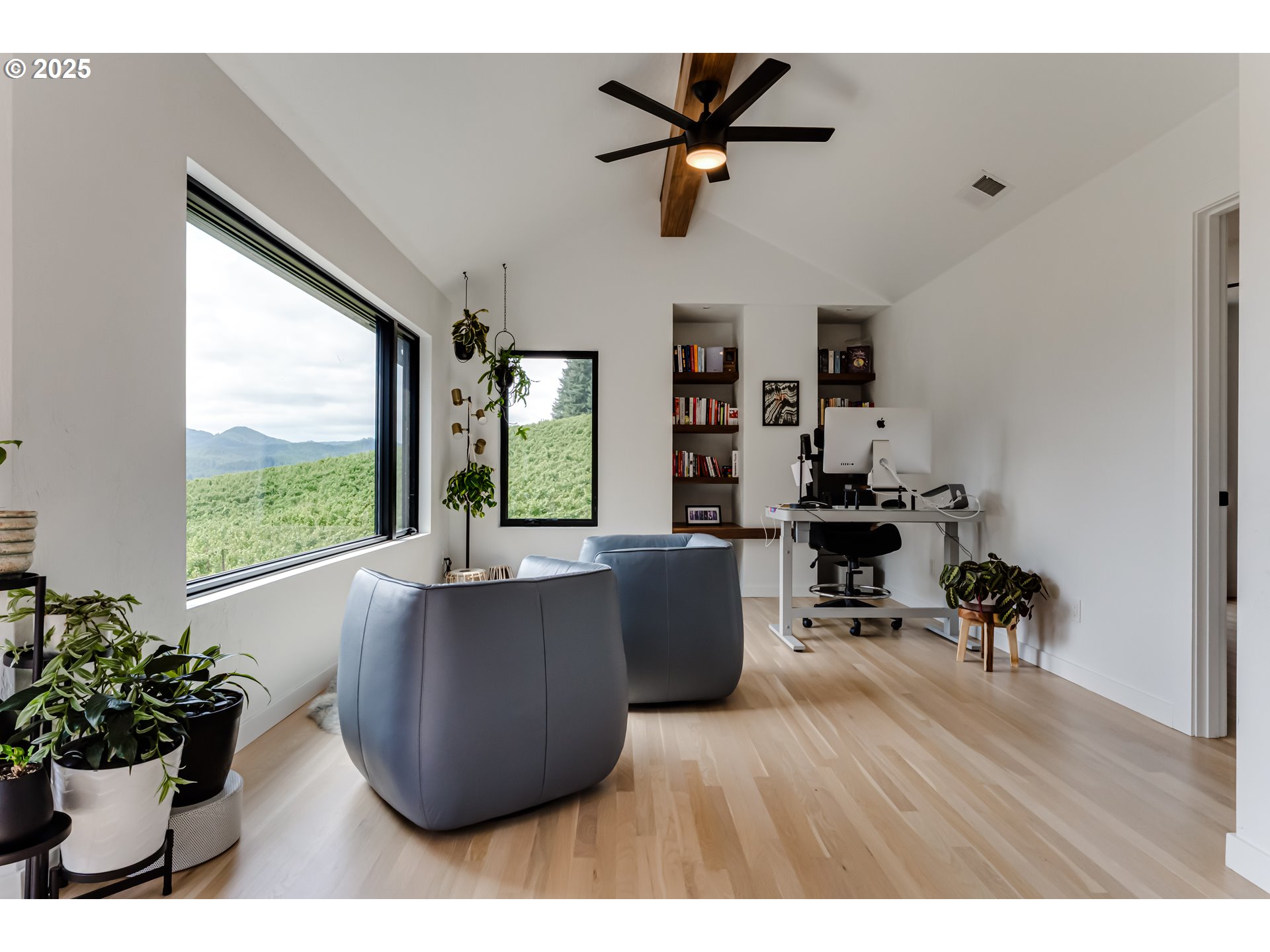 24247 Vaughn Road Veneta, OR 97487 - Photo 16 of 48 Den/Office