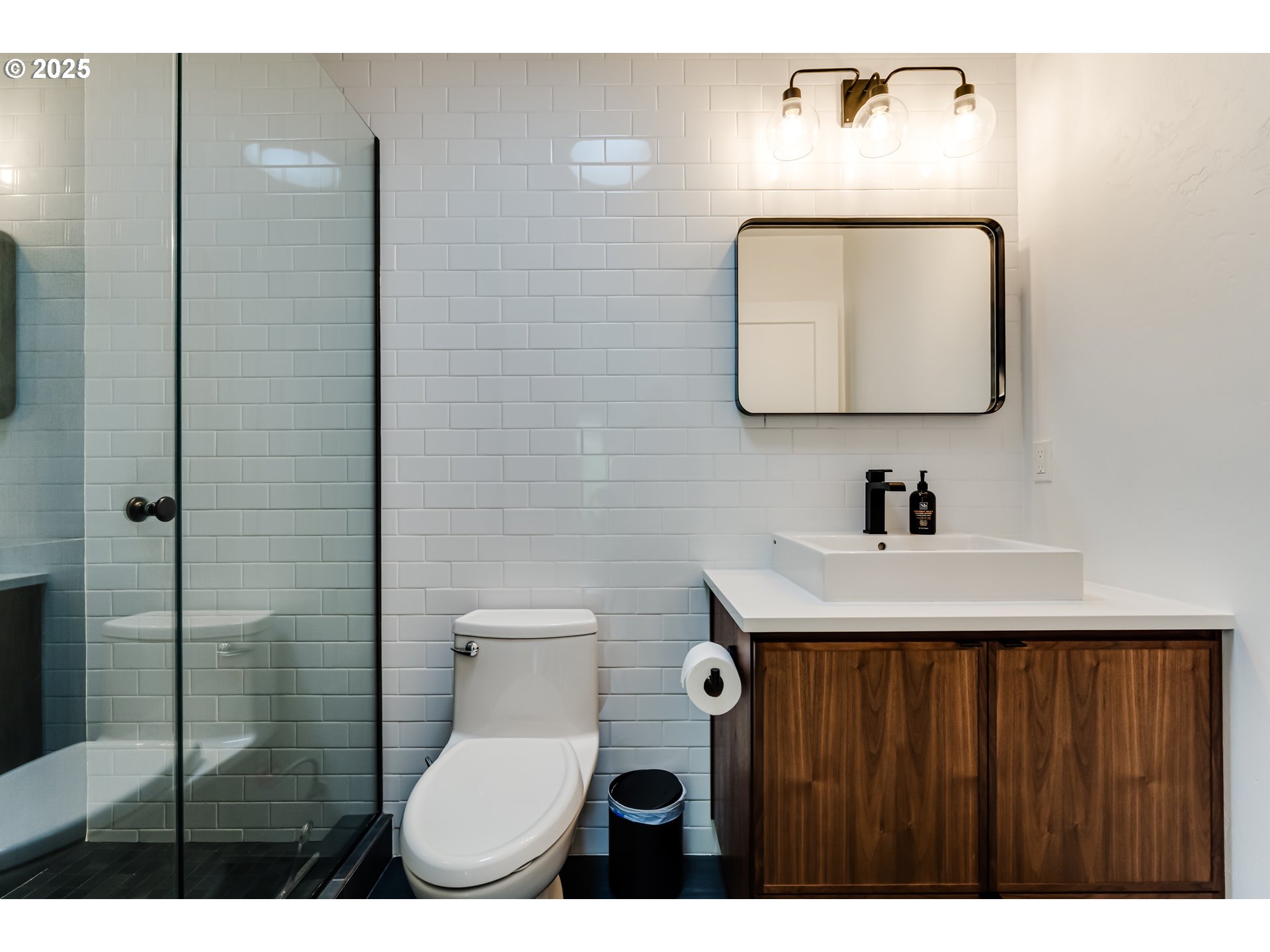 24247 Vaughn Road Veneta, OR 97487 - Photo 18 of 48 Bathroom