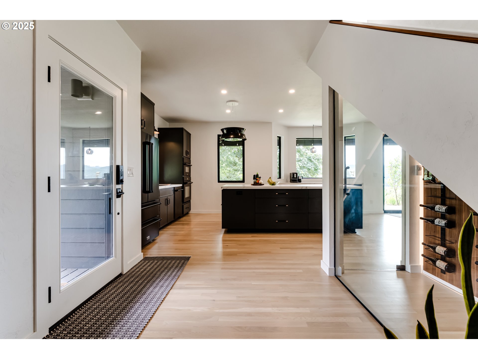 24247 Vaughn Road Veneta, OR 97487 - Photo 4 of 48 Entrance/Foyer