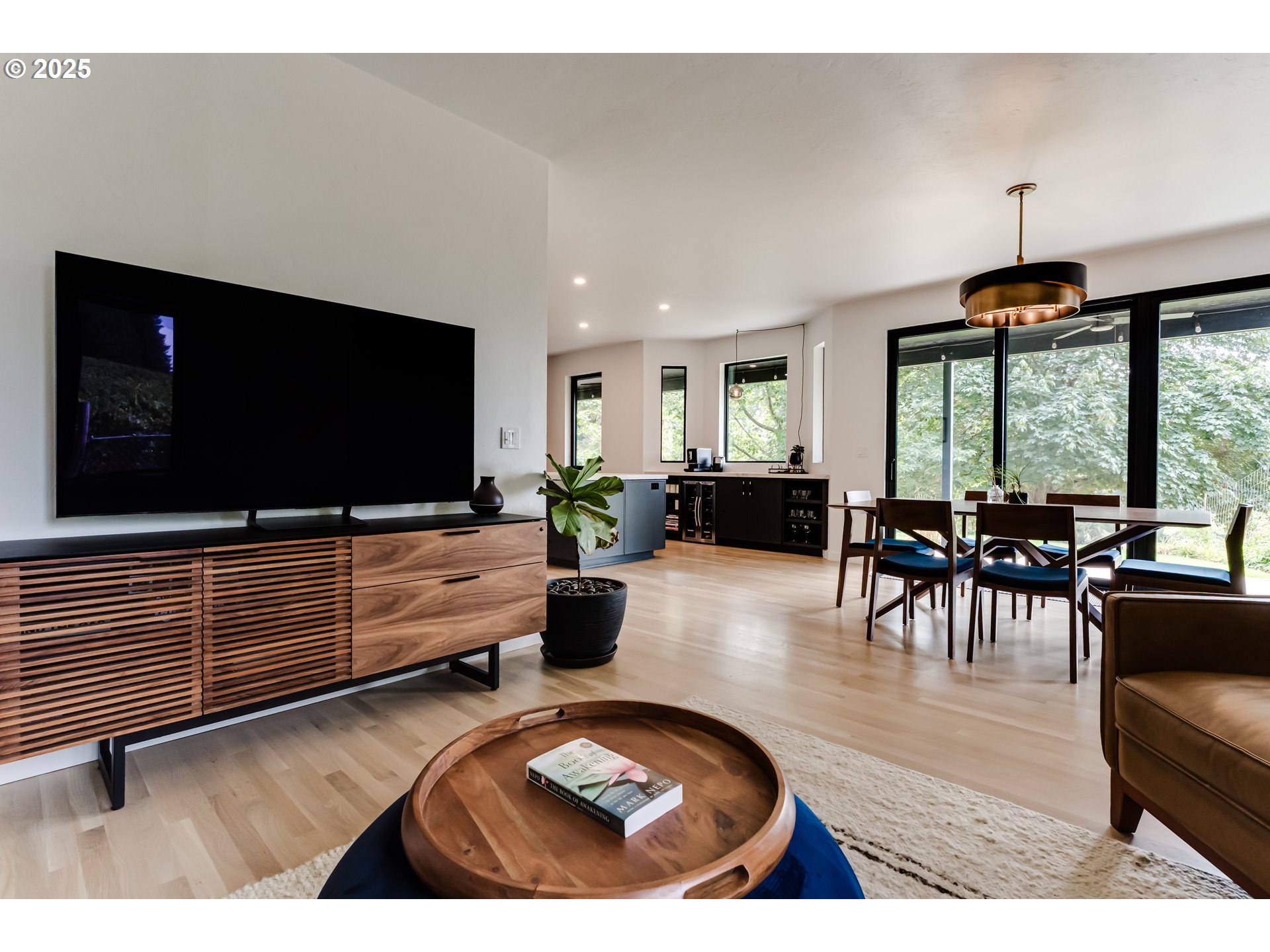 24247 Vaughn Road Veneta, OR 97487 - Photo 10 of 48 Living Room