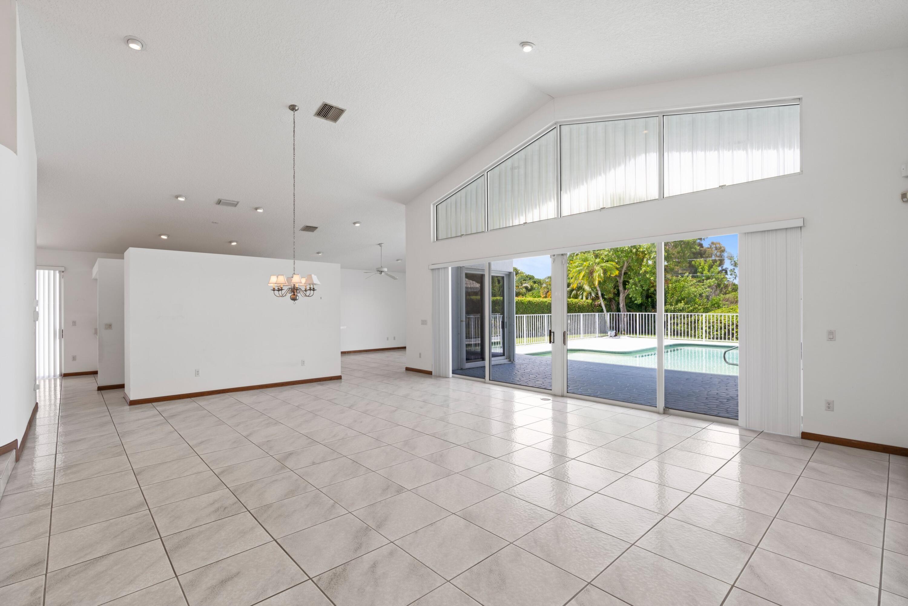 285 South Country Club Boulevard Boca Raton, FL 33487 - Photo 4 of 36 Living Room