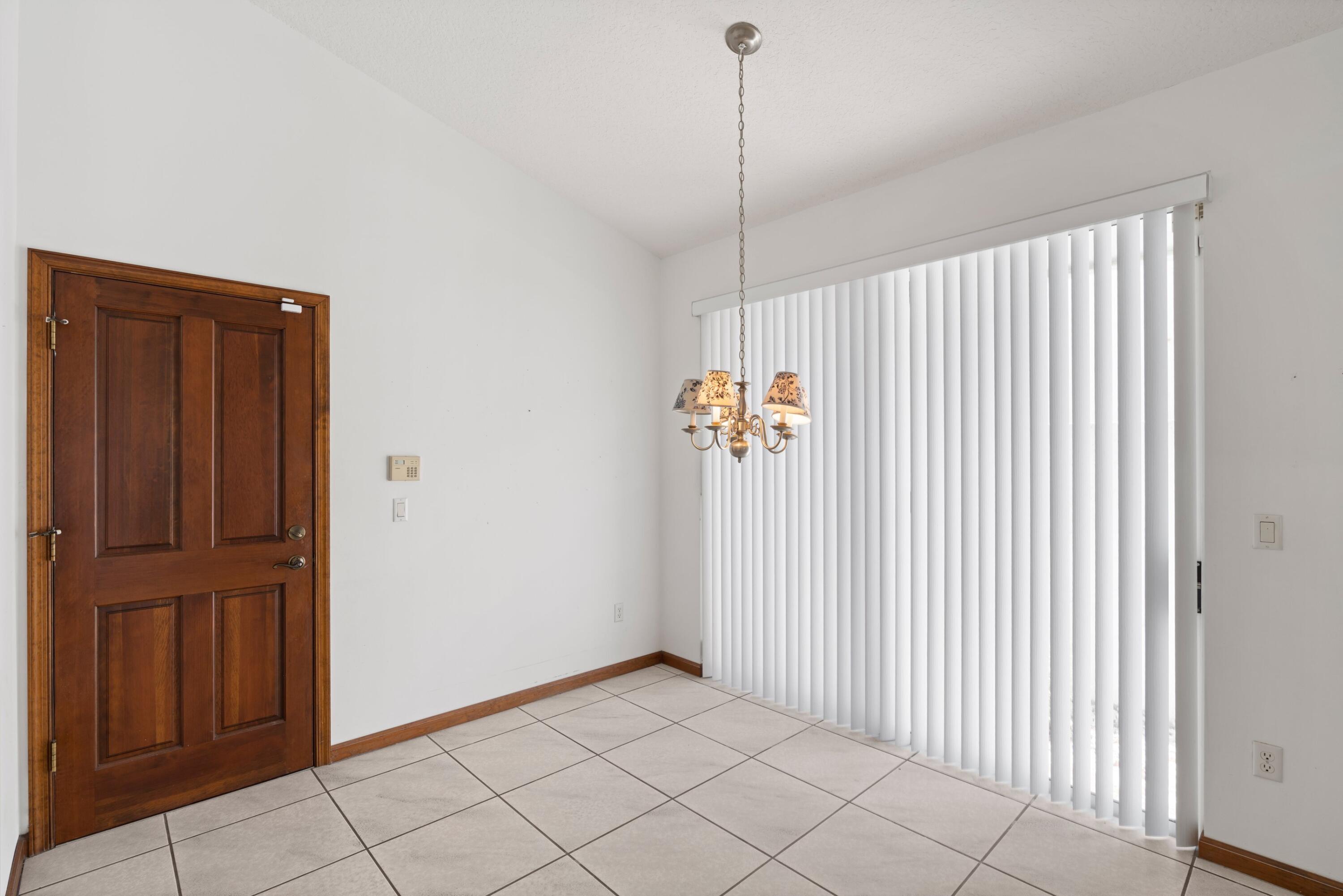 285 South Country Club Boulevard Boca Raton, FL 33487 - Photo 8 of 36 Breakfast Area