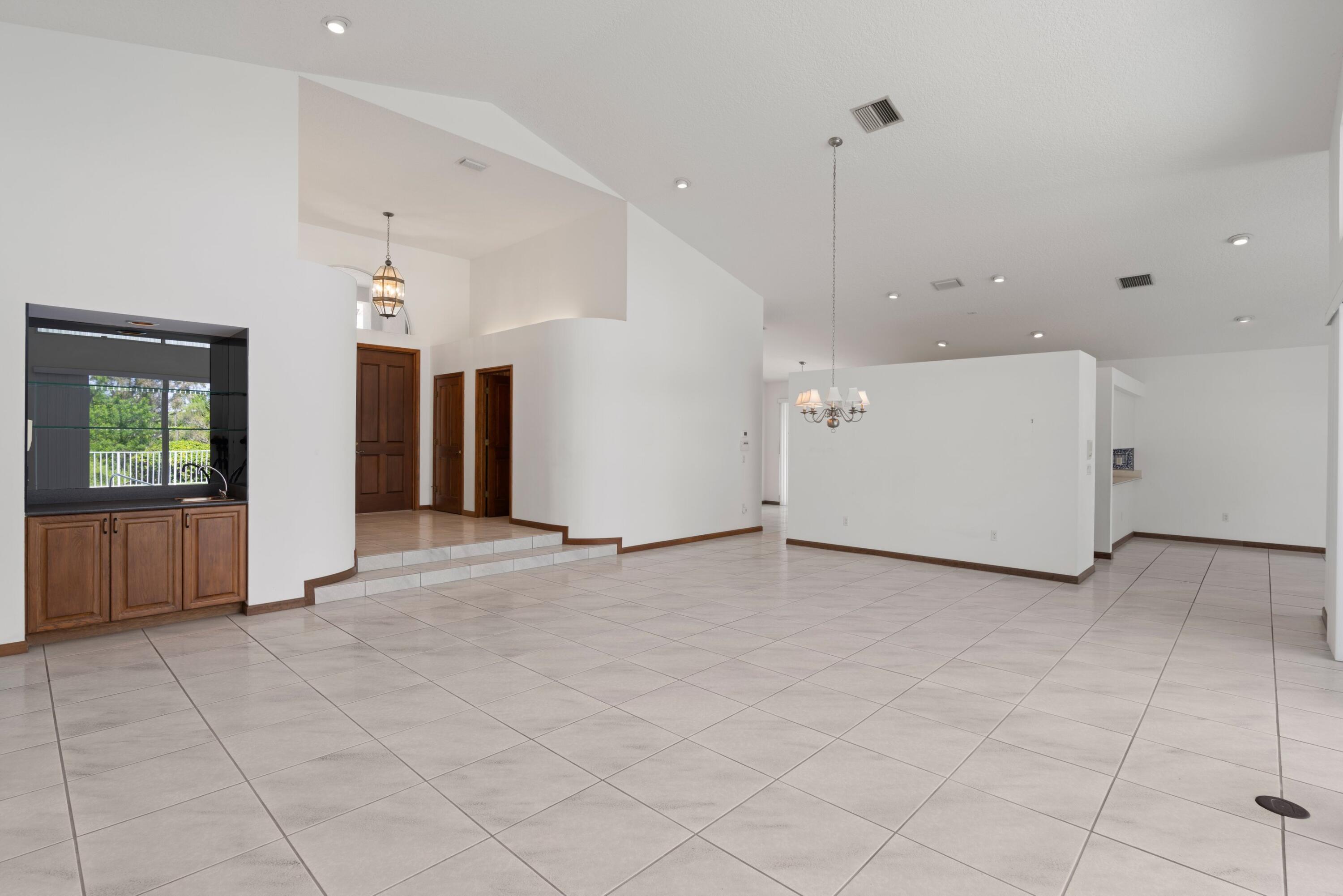 285 South Country Club Boulevard Boca Raton, FL 33487 - Photo 9 of 36 Wet Bar