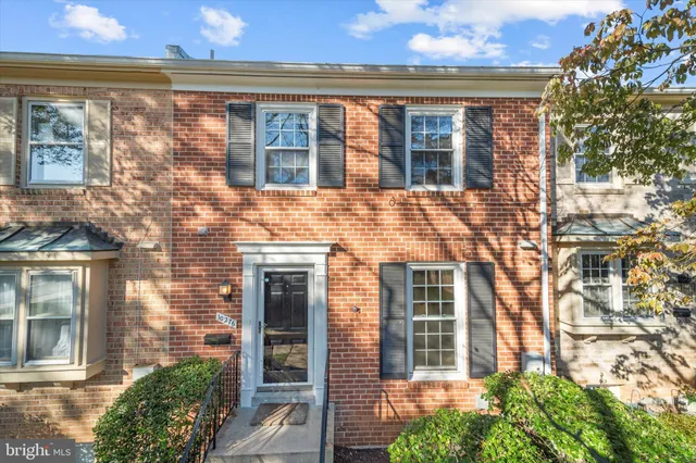 $3,975 | 10276 Arizona Circle, Unit 61, Bethesda, MD 20817