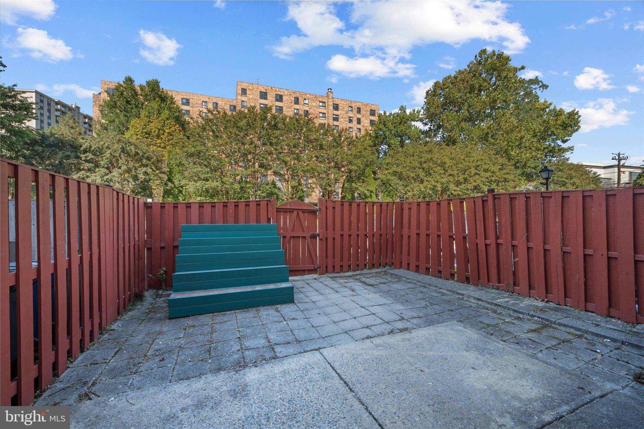 10276 Arizona Circle, Unit 61 Bethesda, MD 20817 - Photo 37 of 42 a view of outdoor space with wooden fence