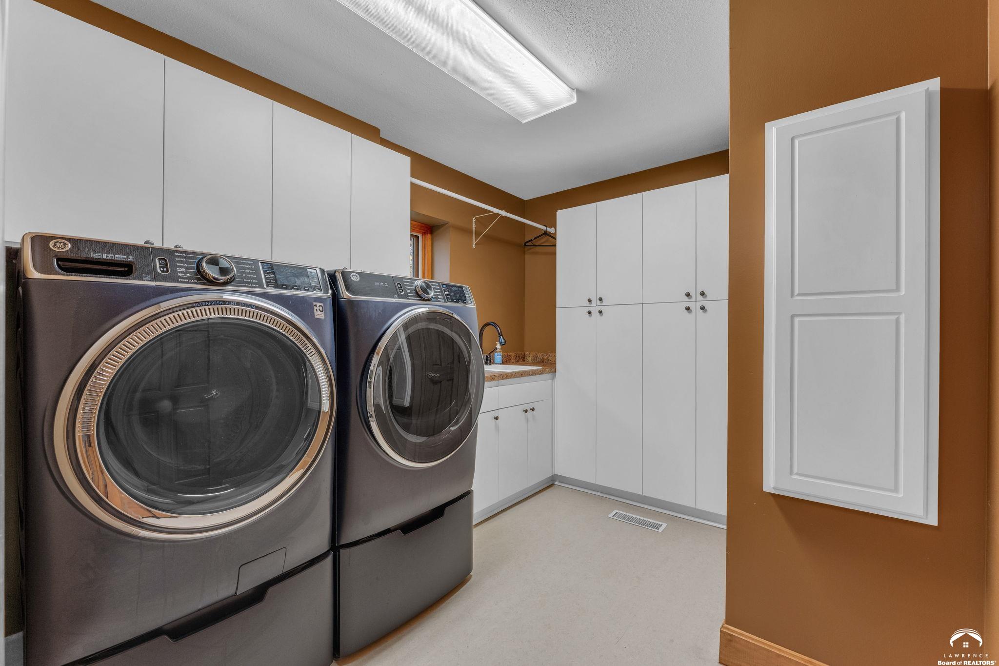 4709 Carmel Place Lawrence, KS 66047 - Photo 28 of 86