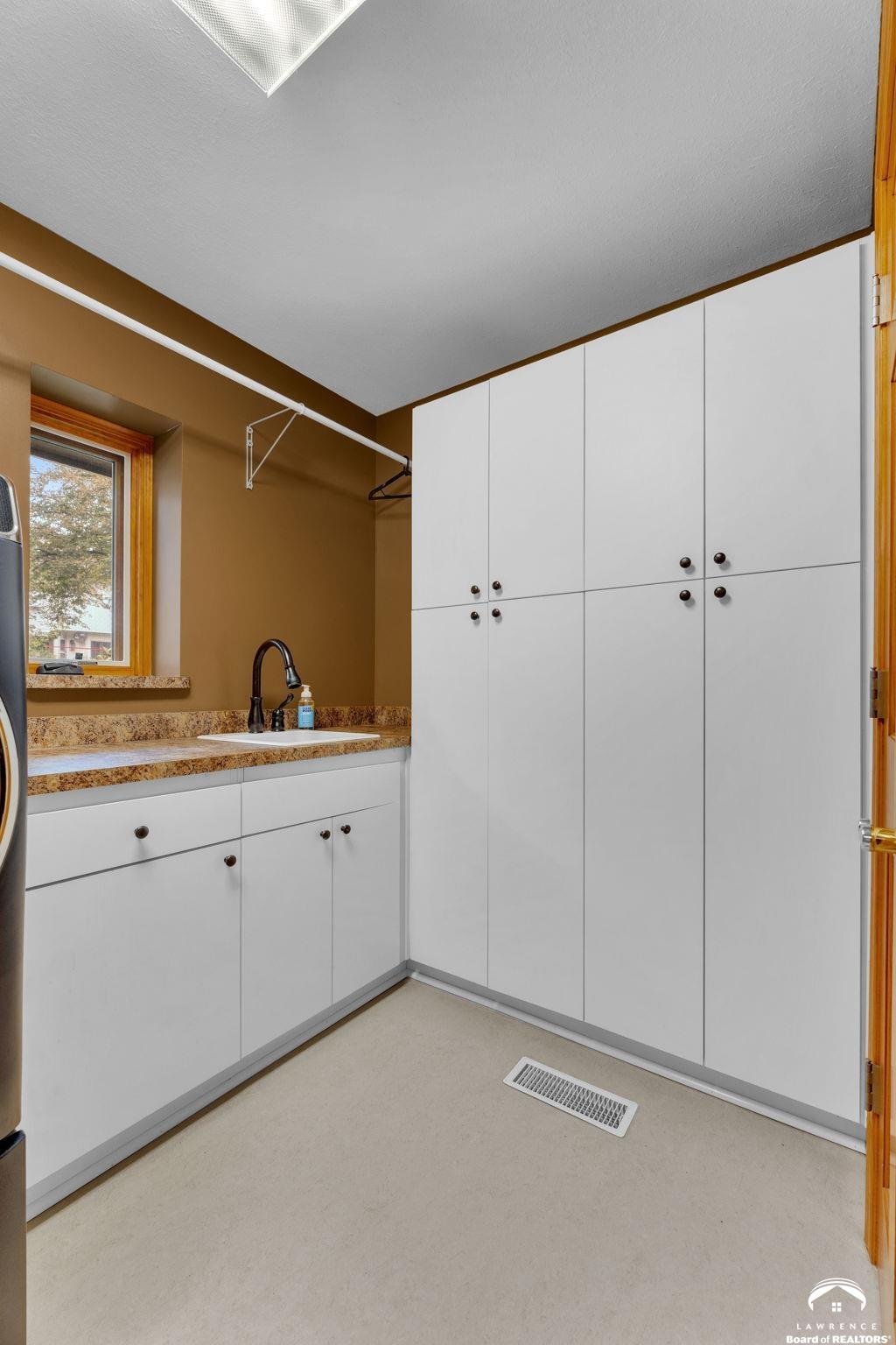 4709 Carmel Place Lawrence, KS 66047 - Photo 29 of 86