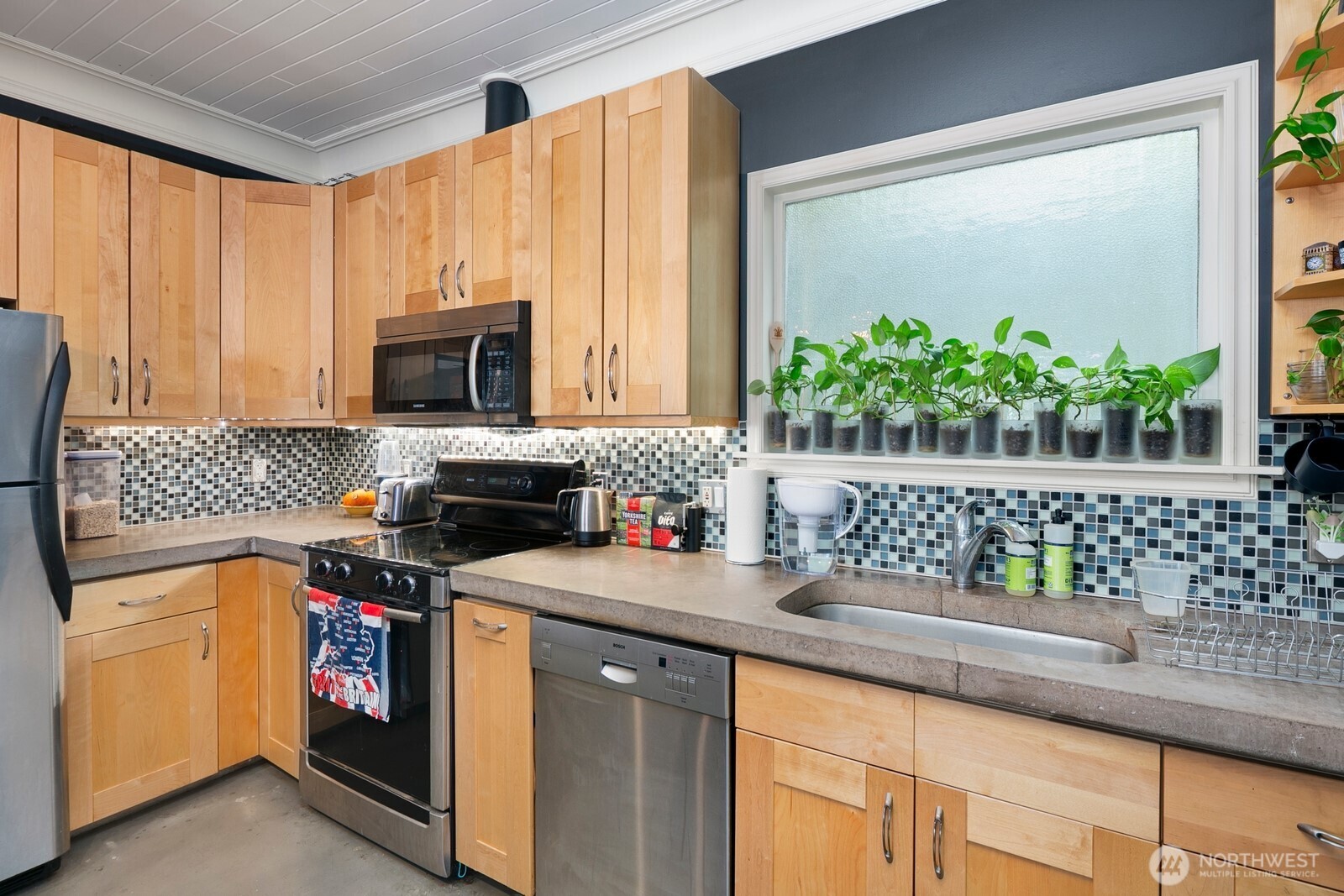 7 Harrison Street, Unit 39 Seattle, WA 98109 - Photo 14 of 27