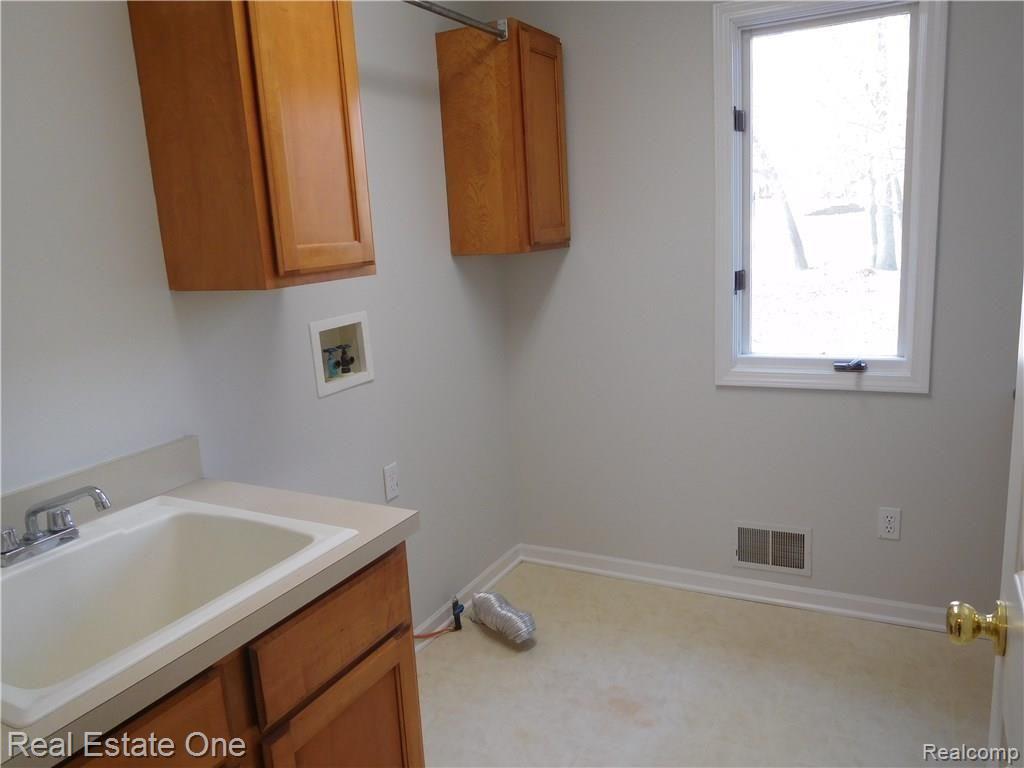 10633 East Splitstone Pinckney, MI 48169 - Photo 16 of 35 DSCN1464.JPG