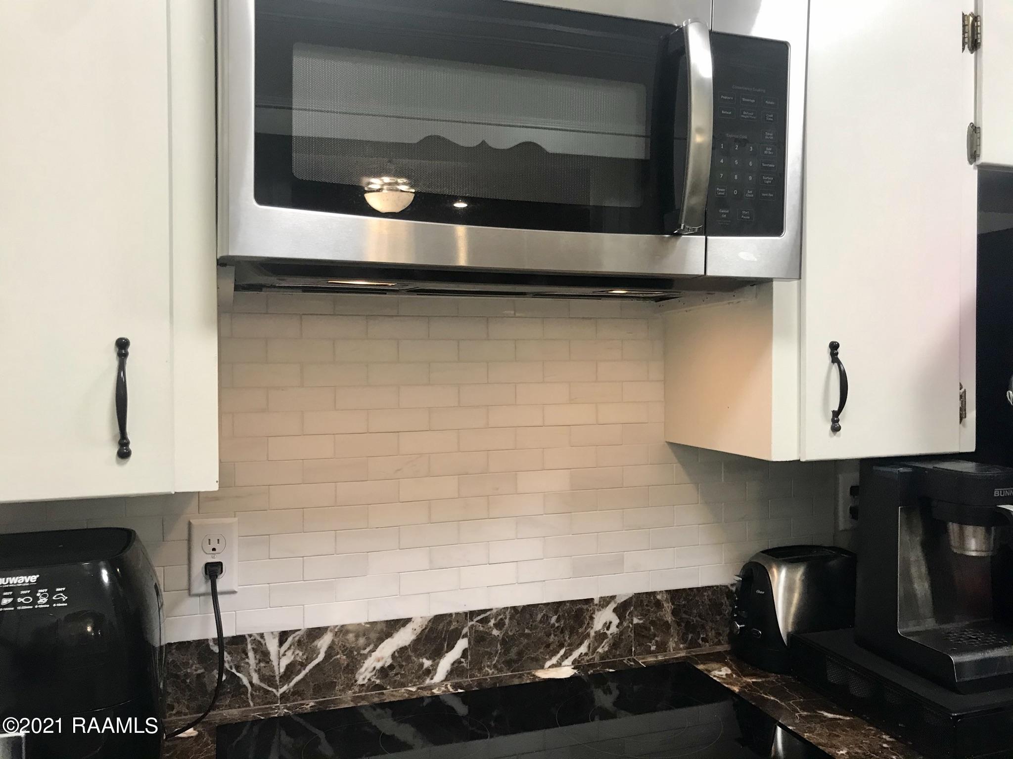 465 Rena Drive, Unit 465 Lafayette, LA 70503 - Photo 5 of 15 New microwave