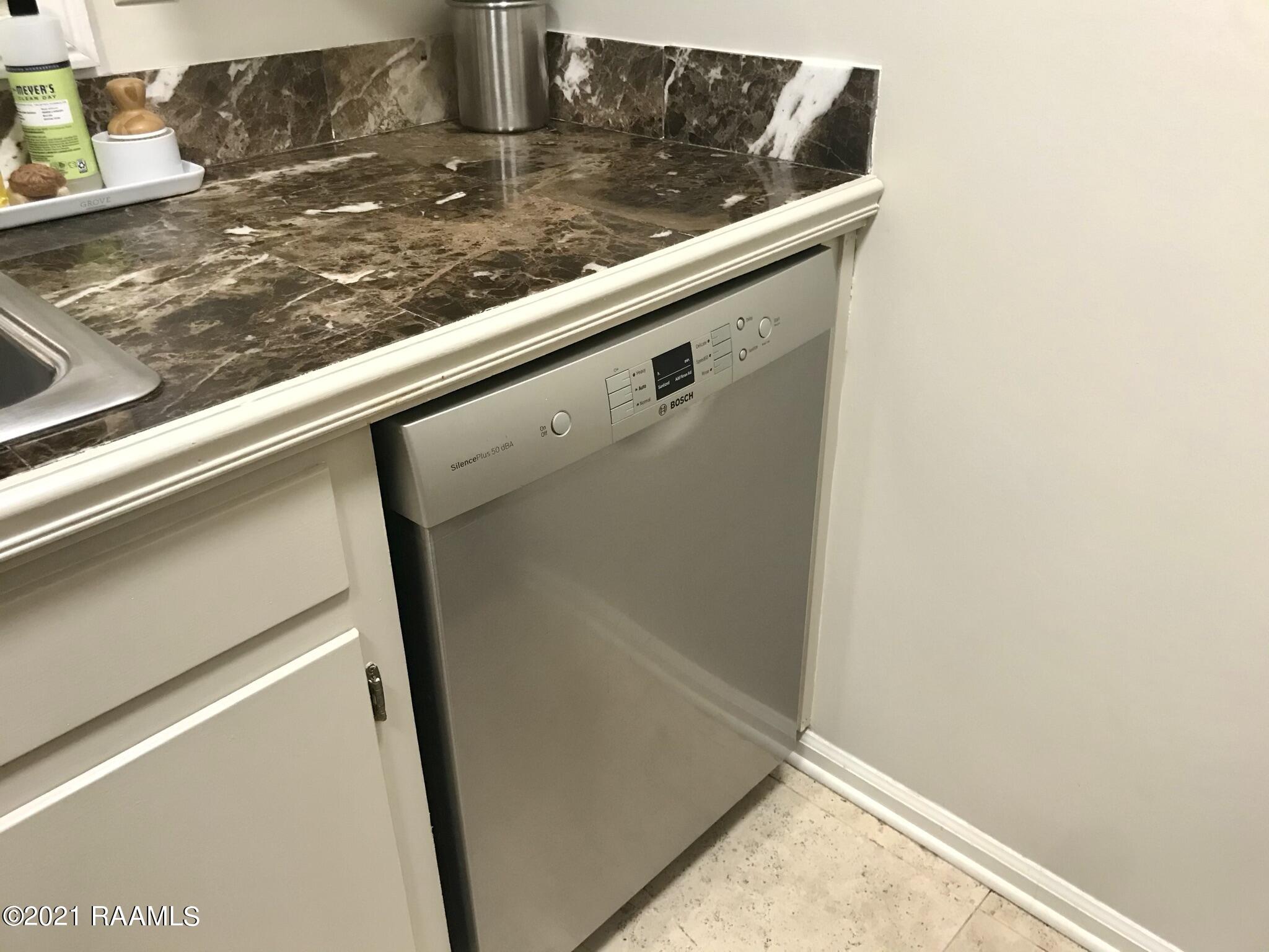 465 Rena Drive, Unit 465 Lafayette, LA 70503 - Photo 6 of 15 Stainless appliances