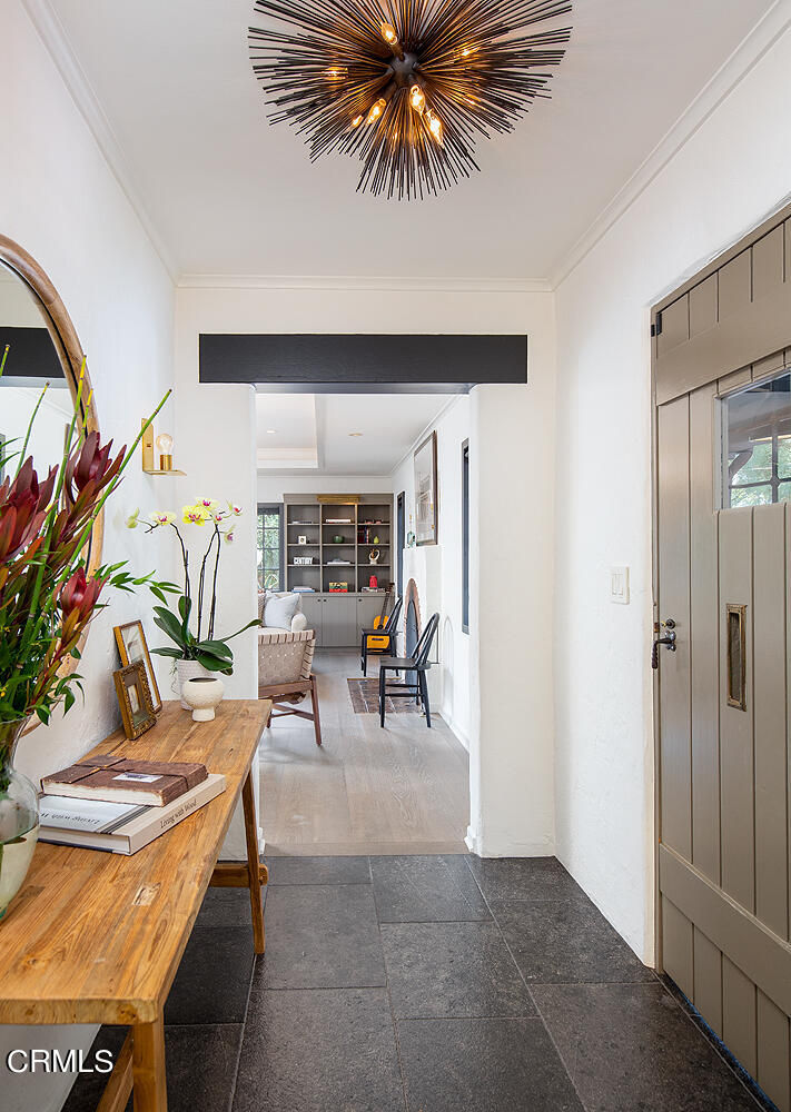1146 Wotkyns Drive Pasadena, CA 91103 - Photo 12 of 63 a living room with patio furniture and a potted plant