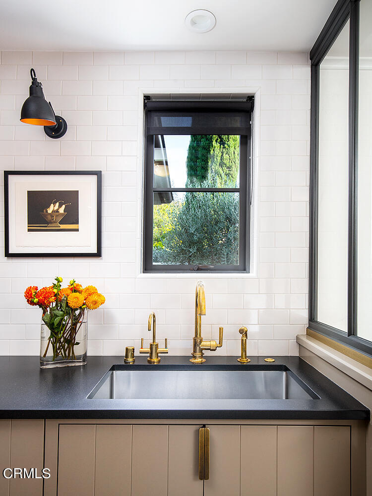 1146 Wotkyns Drive Pasadena, CA 91103 - Photo 25 of 63 a living room with furniture and window