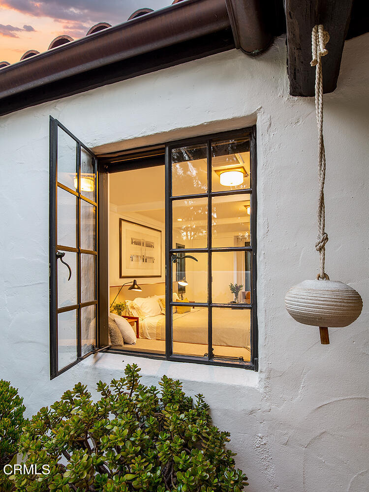 1146 Wotkyns Drive Pasadena, CA 91103 - Photo 55 of 63 a front view of a house with garden