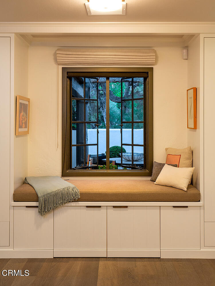 1146 Wotkyns Drive Pasadena, CA 91103 - Photo 59 of 63 a living room with furniture and window