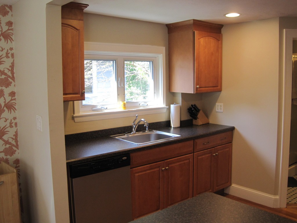 32 Weyham Road Weymouth, MA 02191 - Photo 5 of 13 Gallery Image 5