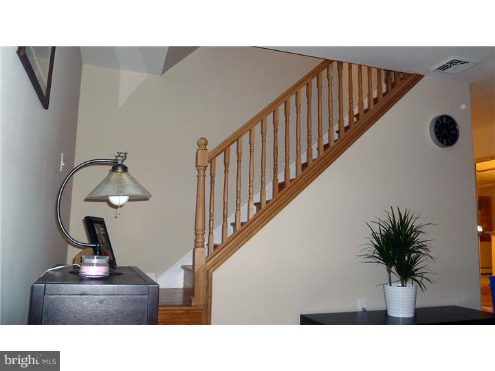 3581 Oakhill Road Philadelphia, PA 19154 - Photo 2 of 25 Living Room