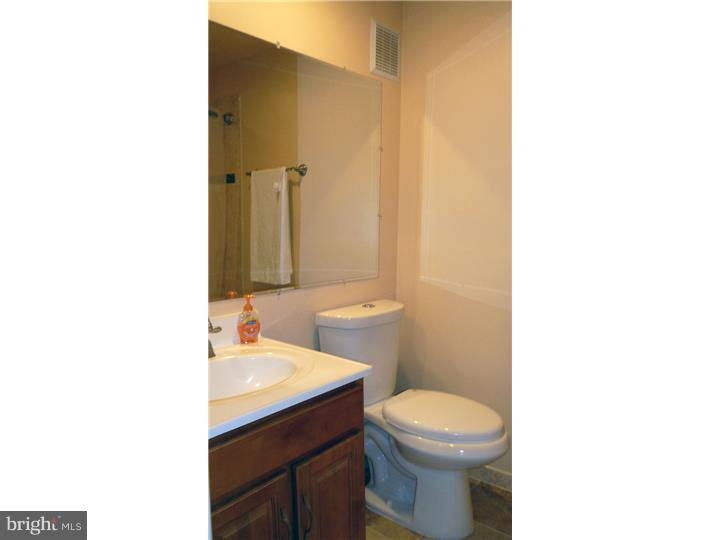 3581 Oakhill Road Philadelphia, PA 19154 - Photo 17 of 25 Bathroom
