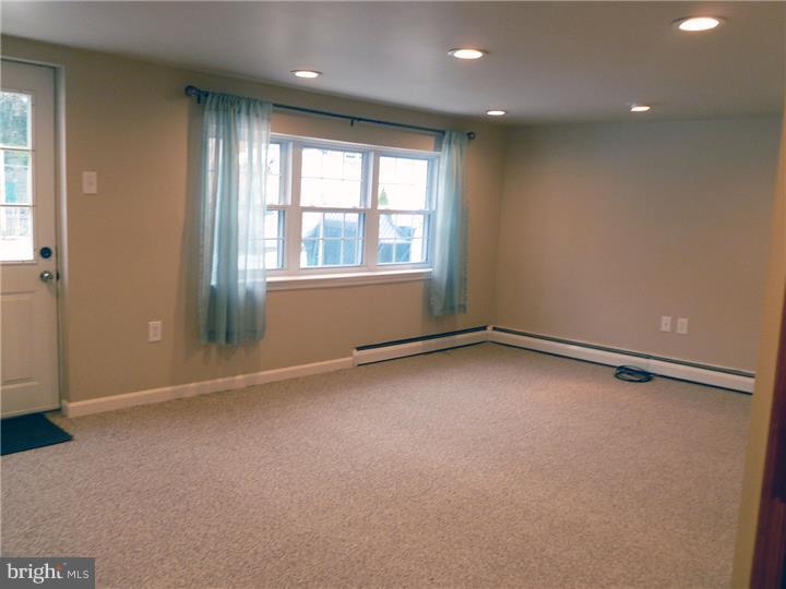 3581 Oakhill Road Philadelphia, PA 19154 - Photo 19 of 25 Family Room