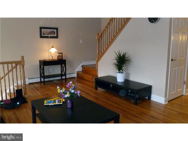 3581 Oakhill Road Philadelphia, PA 19154 - Photo 3 of 25 Living Room
