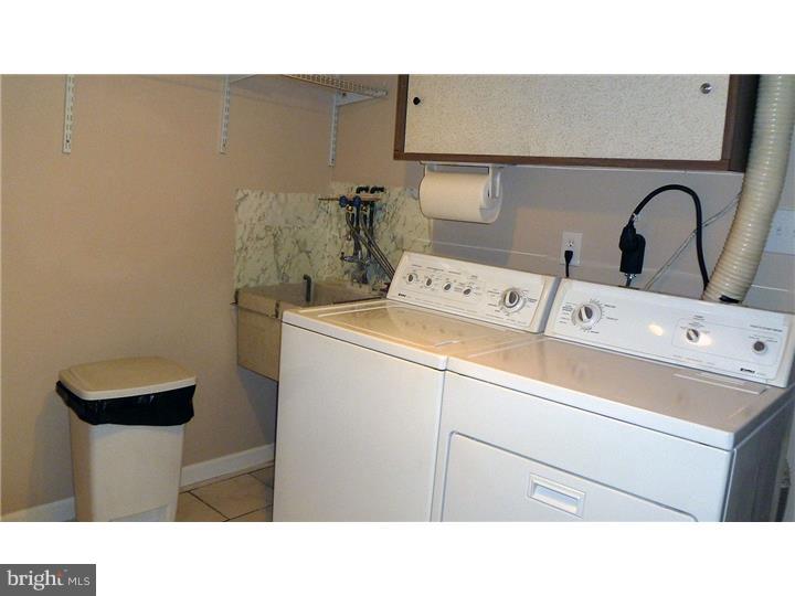 3581 Oakhill Road Philadelphia, PA 19154 - Photo 21 of 25 Laundry Room