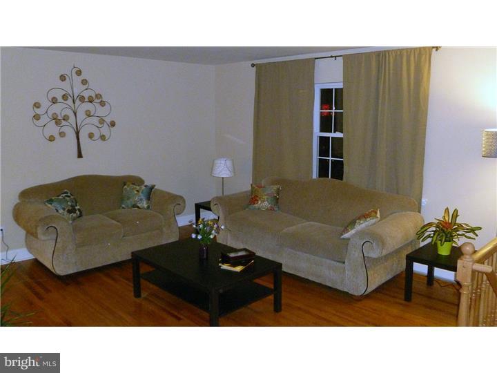3581 Oakhill Road Philadelphia, PA 19154 - Photo 4 of 25 Living Room