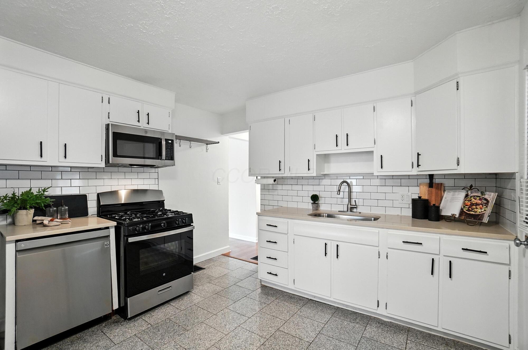 905 Kinnear Road Columbus, OH 43212 - Photo 8 of 67 Kitchen
