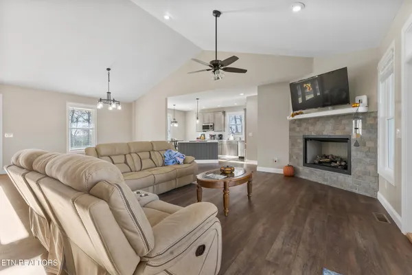 $679,000 | 2095 Ivy Way, Newport, TN 37821