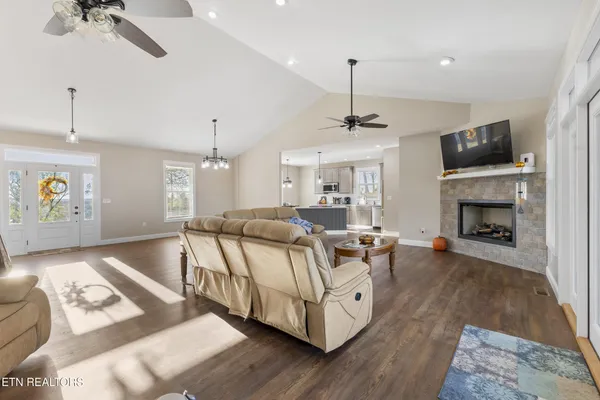 $679,000 | 2095 Ivy Way, Newport, TN 37821